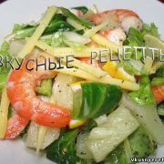 Салат с креветками и ананасом