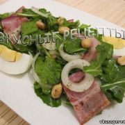 Салат с беконом и руколой