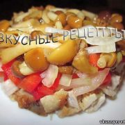 Салат с курицей и маринованными грибами