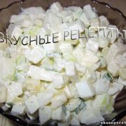 Салат с яблоками и сыром